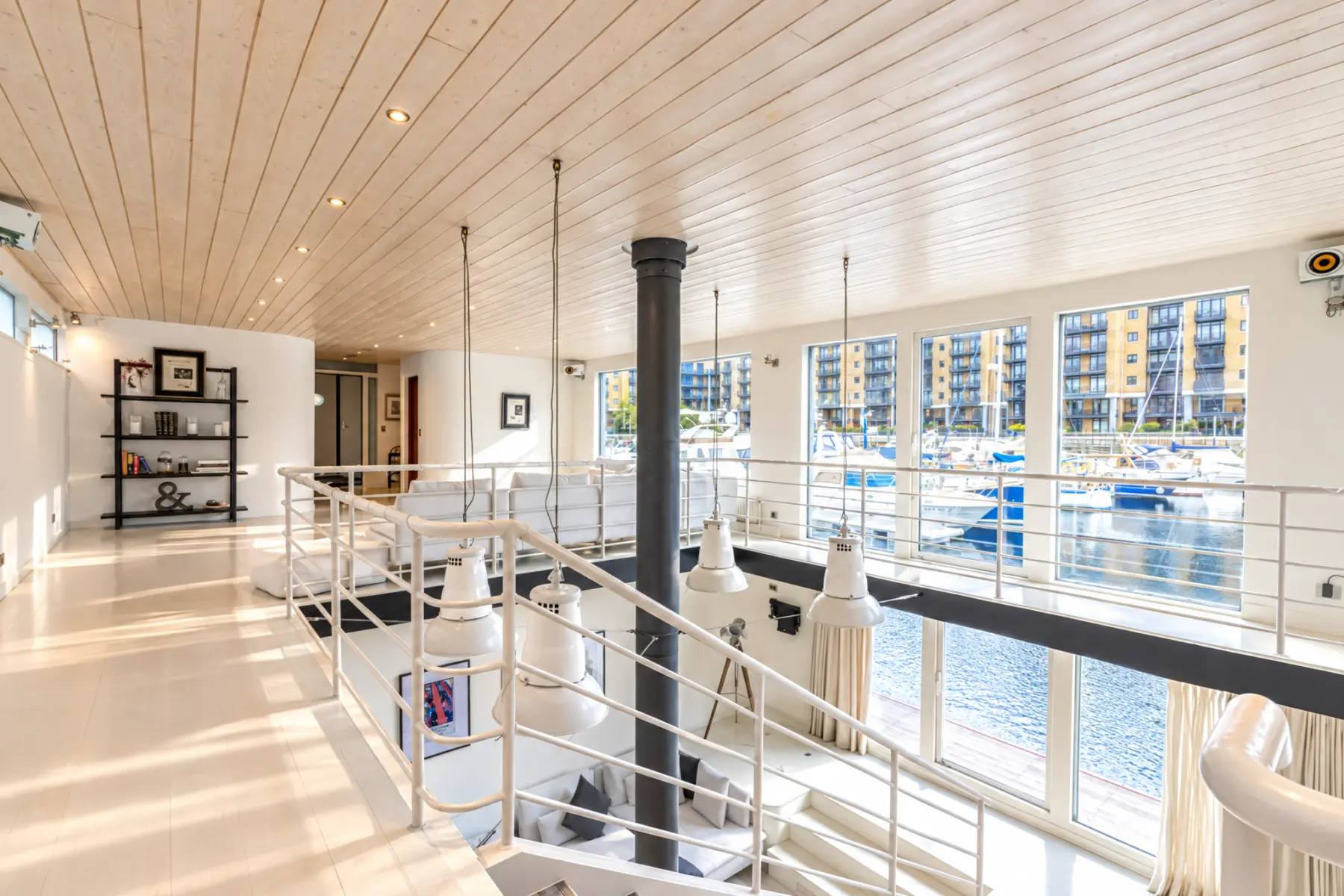 Britain's biggest houseboat in London Bridge
